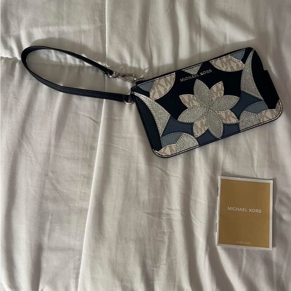 NWT Navy and Silver Michael Kors Wallet - Picture 2 of 8